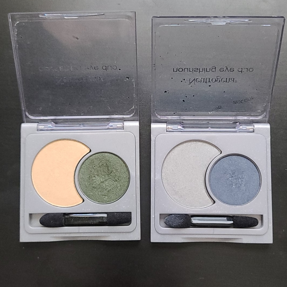 5/23 NEUTROGENA EYE SHADOW BUNDLE